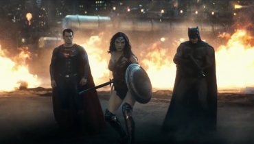 Фильм "Бэтмен против Супермена"  идёт на $300-340 млн мировых сборов в дебютный уик-энд