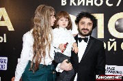 режиссер Сарик Андреасян с семьей 