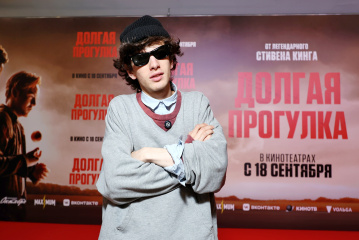 Дмитрий Дибров и Марк Эйдельштейн посетили премьеру фильма "Долгая прогулка"