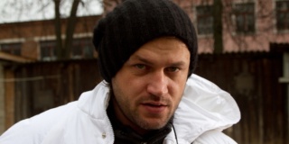 Режиссер драмы «Жить» снимает комедию о любви Режиссер драмы «Жить» снимает комедию о любви