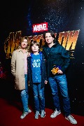 Mstiteli_Voyna beskonechnosti_Moscow premiere_Petr Anurov s suprugoy i synom_2_новый размер