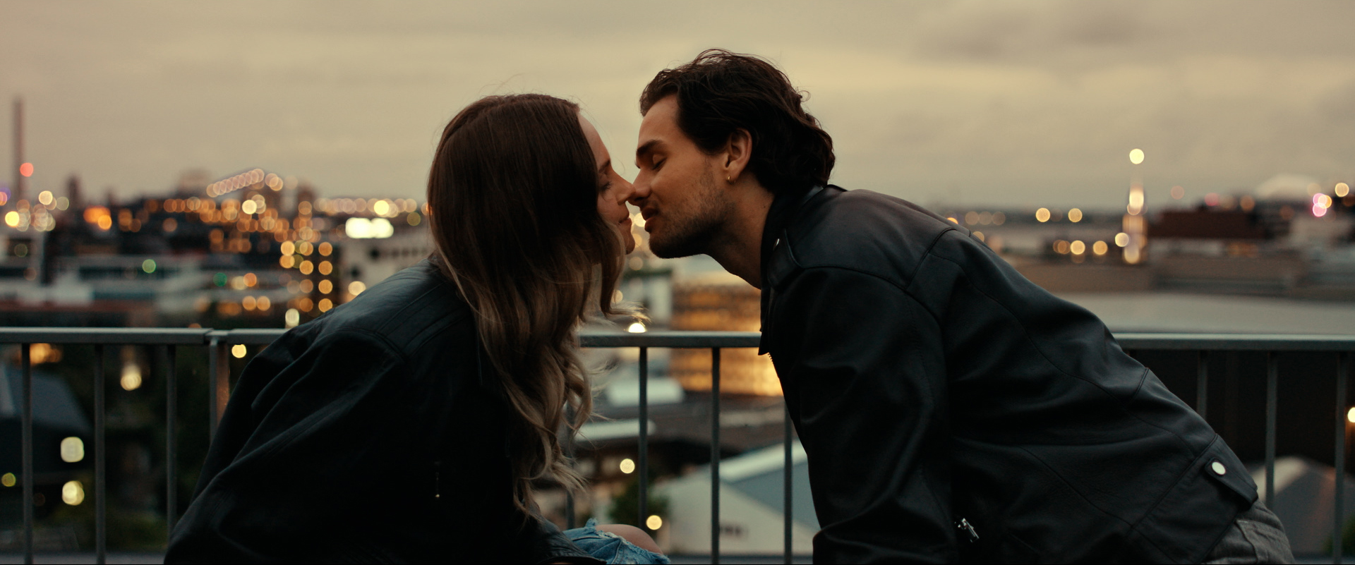 Фильм – ВСЕ ОТТЕНКИ КРАСНОГО