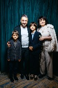 Сарик Андреасян с мамой Еразик и сыновьями