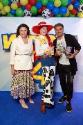 Istoriya igrushek 4_Moscow premiere_Marina Jigalova-Ozkan, Oleg Roy i cospleery_новый размер