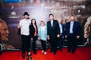 режиссер Тимур Гарафутдинов, продюсер Татьяна Чурилова, телеведущая Ангелина Вовк, Игорь Кирпичев (Парламентский клуб «Российский парламентарий»), генерал-майор таможенной службы Анатолий Ушаков и политик Сергей Папельнюхов 