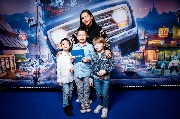 Vpered_Moscow premiere_Manizha s plemyannikami_2_новый размер