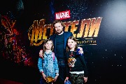 Mstiteli_Voyna beskonechnosti_Moscow premiere_Kim Belov s detmi_2_новый размер