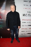 актер Александр Робак