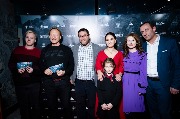 актер Дмитрий Харатьян с сыном, режиссер Александр Котт, актеры Эрмине Степанян, Александра Политик, Анна Цуканова-Котт и Лерник Арутюнян