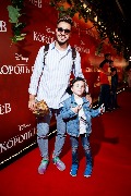 Korol Lev_Moscow premiere_Artem Kacher s synom_1_новый размер