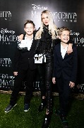 Maleficenta 2_Moscow premiere_Masha Pogrebnyak s synovyami_новый размер
