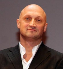 Актер Гоша Куценко представил на "Кинотавре" свою дебютную режиссерскую работу Актер Гоша Куценко представил на "Кинотавре" свою дебютную режиссерскую работу