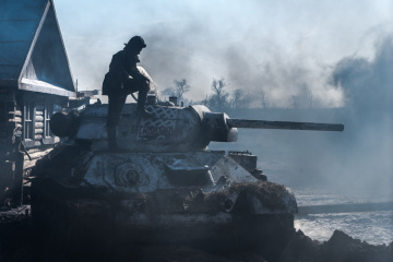 "Т-34" и "Полицейский с Рублёвки" сравнялись в пятницу по суммарным сборам "Т-34" и "Полицейский с Рублёвки" сравнялись в пятницу по суммарным сборам