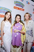 Лиза Моряк с сестрой Софией и мамой Анной
