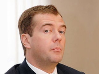 Медведев поручил проработать меры поддержки российского кино