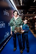 Vpered_Moscow premiere_Snezhina Kulova s synom_1_новый размер