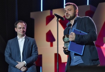 Призер «Кинотавра» Денис Шабаев снимет фильм к 100-летию революции Призер «Кинотавра» Денис Шабаев снимет фильм к 100-летию революции