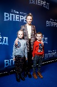 Vpered_Moscow premiere_Ekaterina Vilkova s detmi_2_новый размер