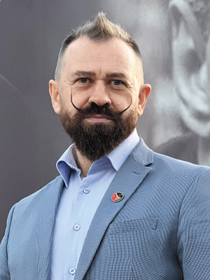 Продюсер с голливудским бэкграундом, почетный житель американского города, эксперт русской бани