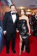 Selfie_Moscow Premiere_Sergey Minaev s suprugoy_1_новый размер
