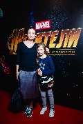 Mstiteli_Voyna beskonechnosti_Moscow premiere_Evgeniya Popova s docheryu_новый размер