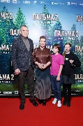 Евгений Попов и Ольга Скабеева с детьми