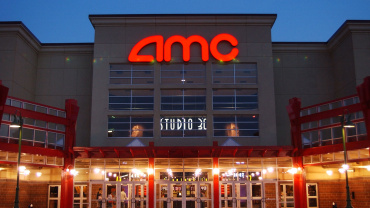 Крупнейшая американская киносеть AMC не собирается открываться до появления свежего студийного кино