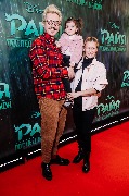 Raya i posledniy drakon_Moscow premiere_Maxim Trankov i Tatyana Volosozhar s docheryu_1