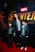 Mstiteli_Voyna beskonechnosti_Moscow premiere_Zara s synovyami_новый размер