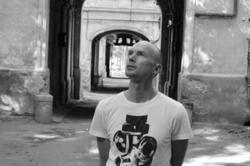 Писатель Владимир Козлов снимет фильм о сибирском панк-роке Писатель Владимир Козлов снимет фильм о сибирском панк-роке