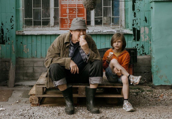 День России стал самым кассовым для кинотеатров с 2019 года, чарт возглавила семейная комедия "На деревню дедушке" День России стал самым кассовым для кинотеатров с 2019 года, чарт возглавила семейная комедия "На деревню дедушке"