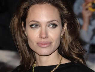 Анджелина Джоли и GKids станут продюсерами анимационного фильма «Добытчик»