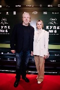 Александр Робак с супругой