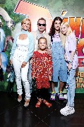 Владимир Левкин с семьей, гость премьеры и Настя Кош