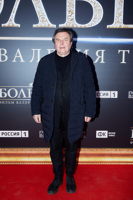 14/35  - Премьера фильма "Большой"