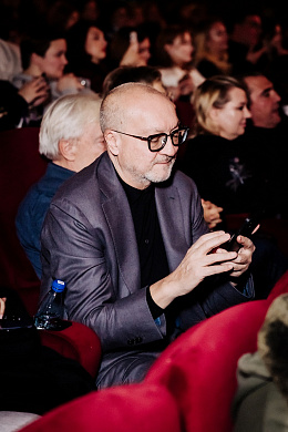 4/13  - Премьера фильма ЛУНАТИКИ