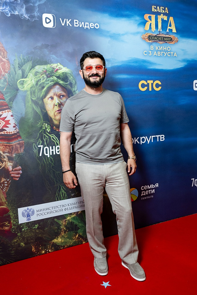 Михаил Галустян