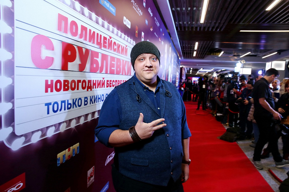 актер Роман Попов