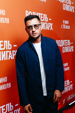 8/45  - Премьера фильма ВОДИТЕЛЬ-ОЛИГАРХ