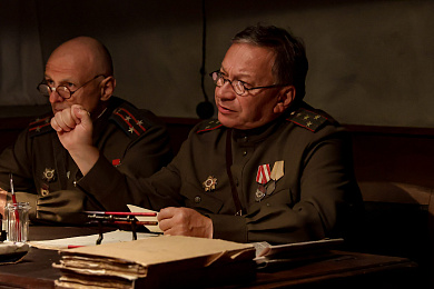 1/4  - Кадры из фильма: ЕСТЬ ТОЛЬКО МИГ