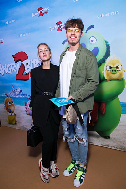 18/18  - Премьера фильма "Angry Birds 2 в кино