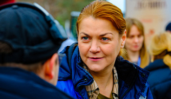 Анна Уколова и Владимир Епифанцев учатся уважать друг друга в семейной комедии «Дальнобойщица»