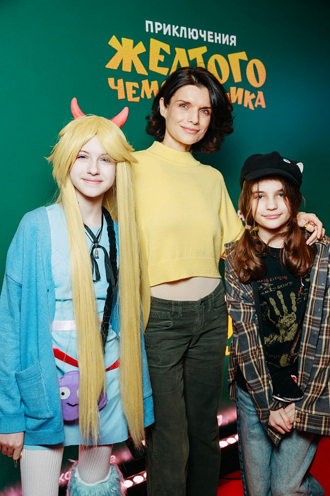 Анна Азарова с детьми