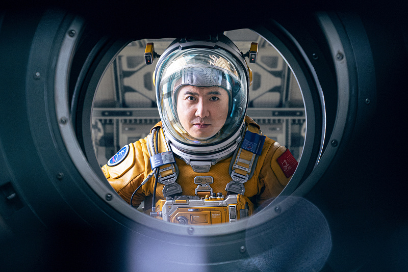 Лунный китай. Лунный человек фильм 2022. Астронавт. Фильмы 2022 Китай. Космонавты Китая