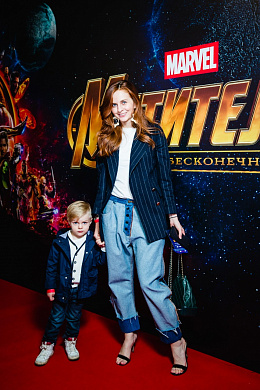19/31  - Премьера фильма "Мстители: Война бесконечности"